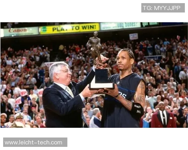 足球球星穿科比鞋展现球场风采与独特魅力的时刻 足球球星穿科比鞋展现球场风采与独特魅力的时刻