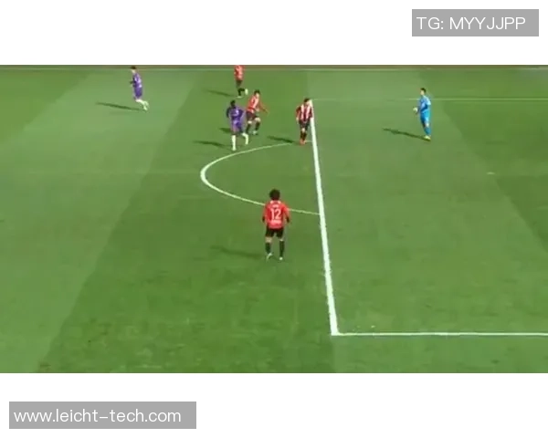 球星足球场庆祝跪滑动作背后的意义与起源分析